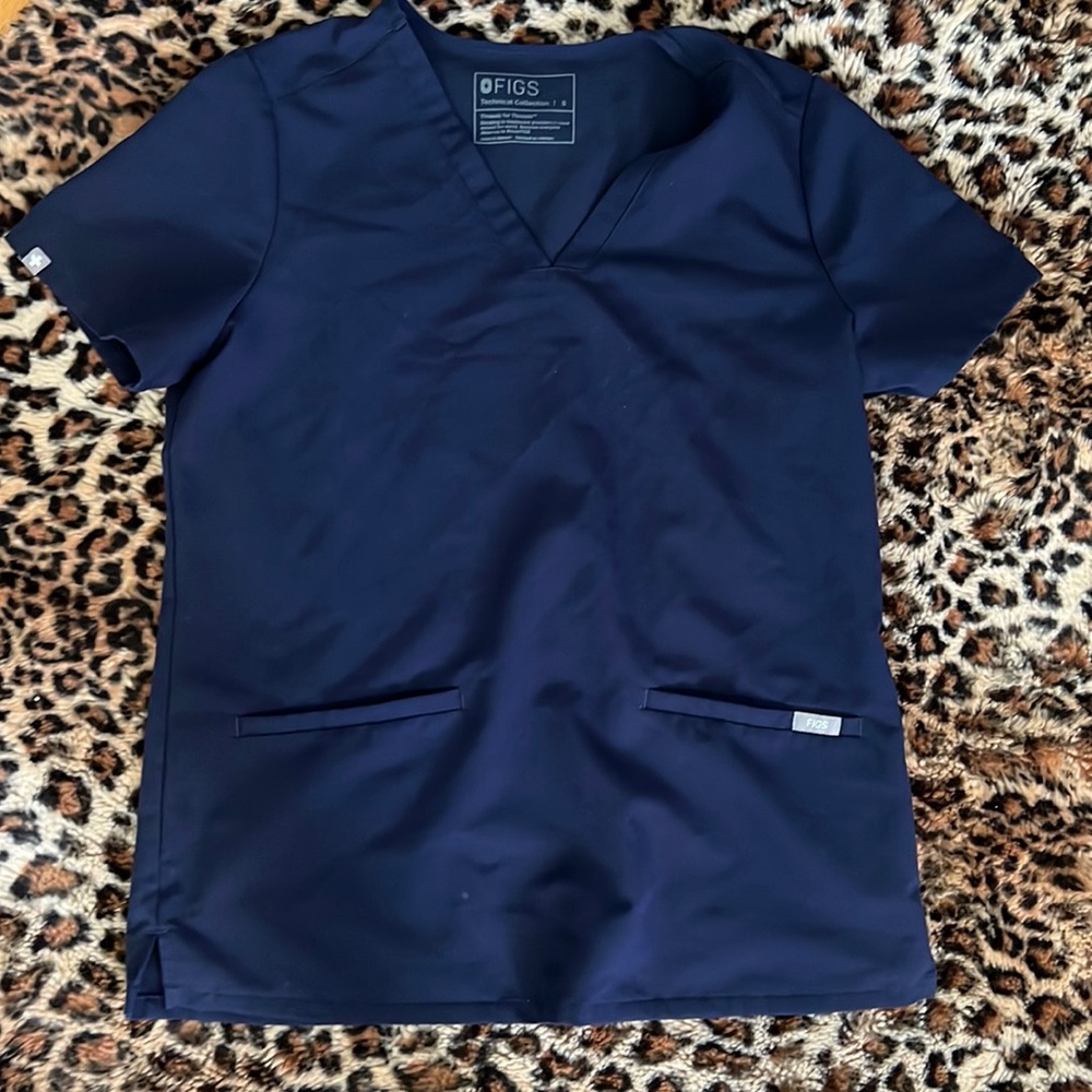 Figs scrub top
